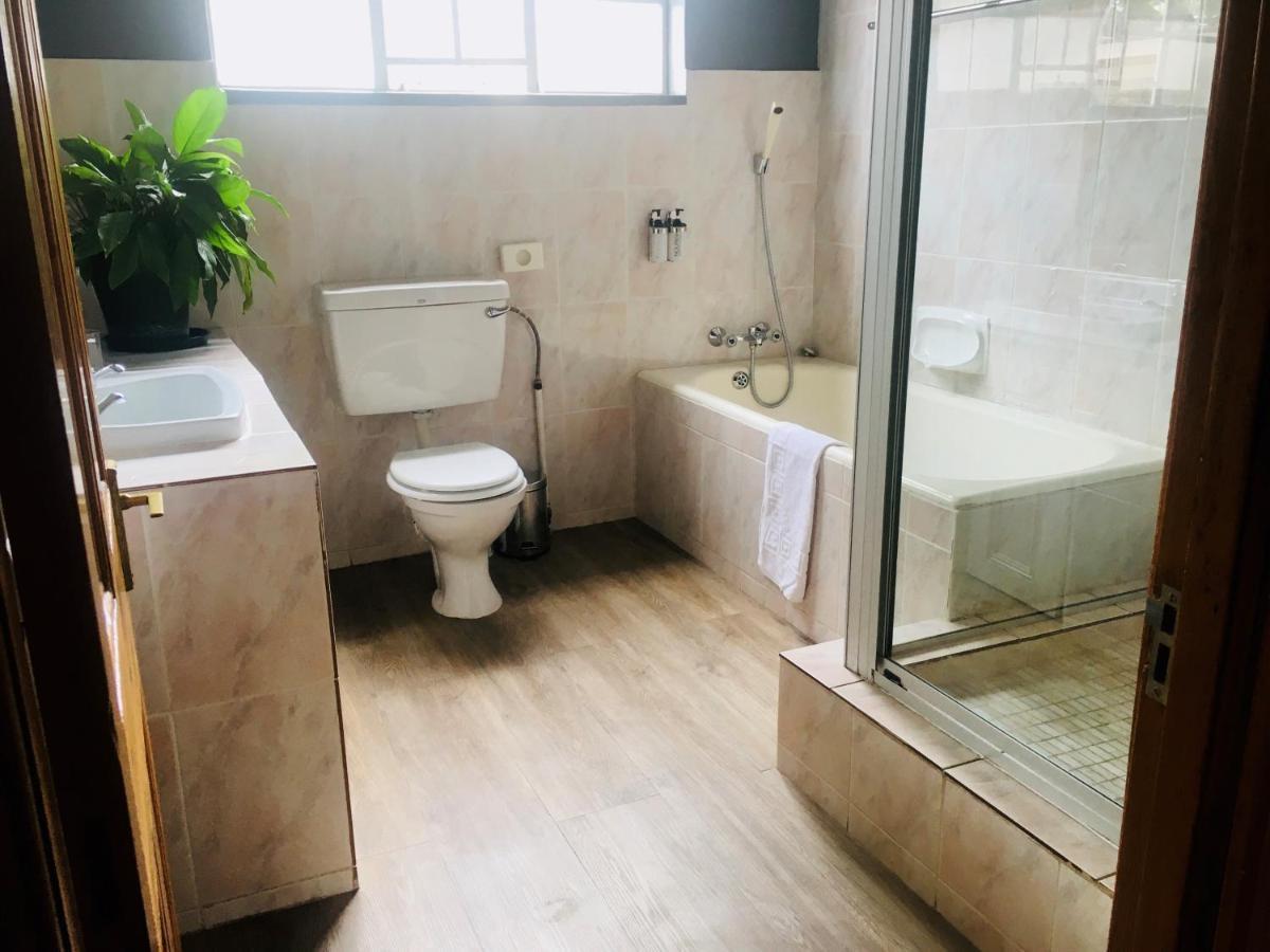 Melville Manor Guest House Johannesburg Esterno foto